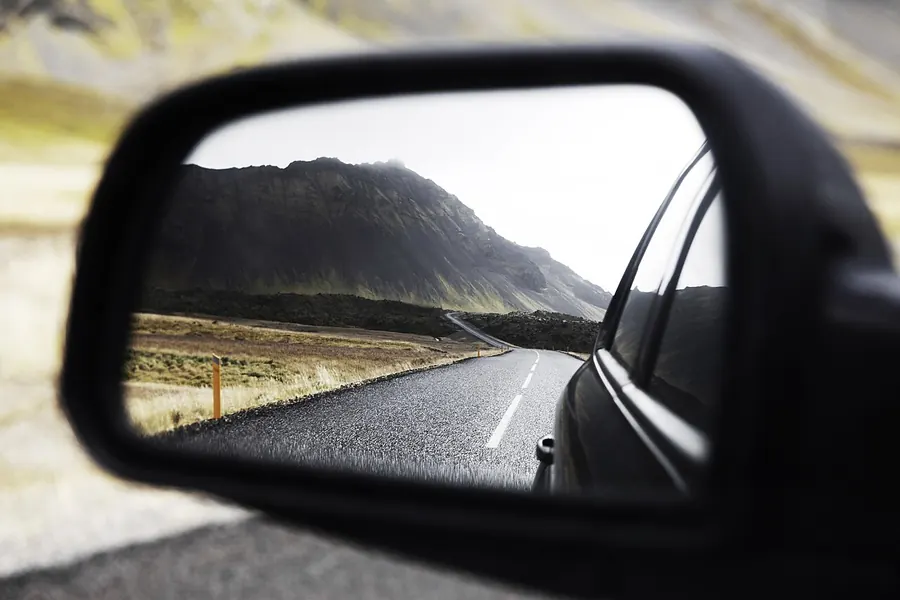 Rear view mirror Snæfellsjökull (Unsplash)