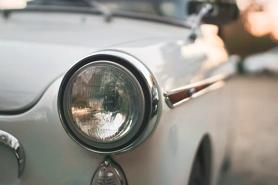 Macro of the vintage car headlight in Cancale (Unsplash)